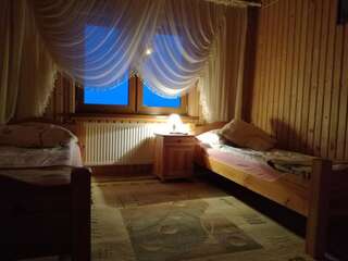 Отели типа «постель и завтрак» U Skowyrów Гличарув Двухместный номер с 2 отдельными кроватями и собственной ванной комнатой за пределами номера-6